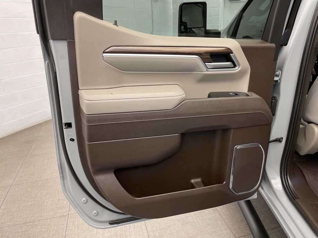 Used 2025 Gray Chevrolet RST image 25