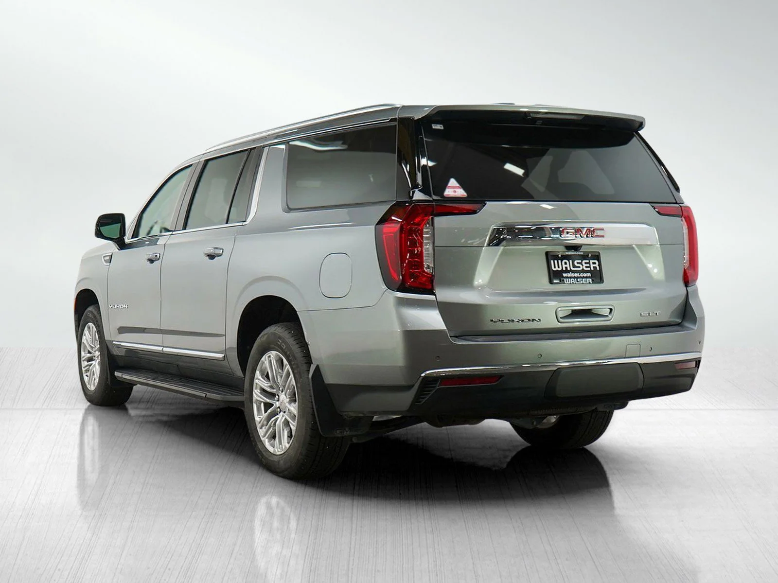 Used 2024 Silver GMC SLT image 3