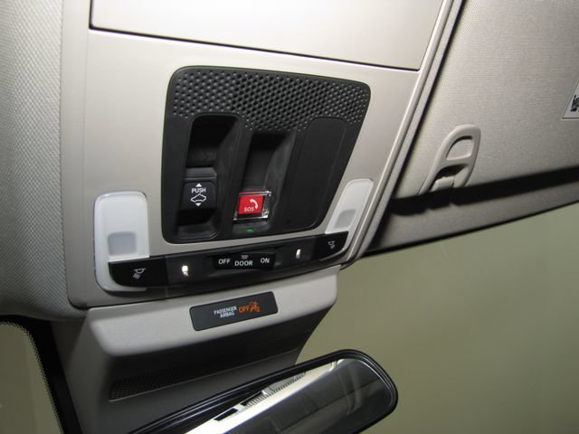 Certified Used 2025 Platinum White Pearl Honda SE image 39