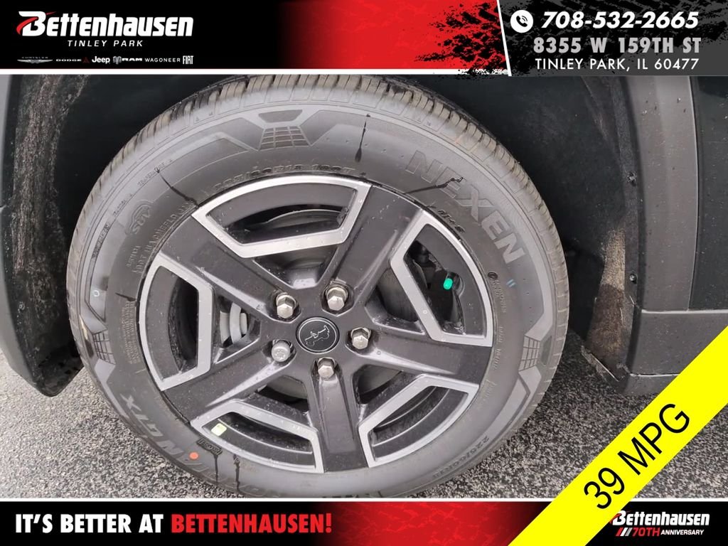 New 2026 Diamond Black Crystal Pearl-Coat Exterior Paint Jeep Limited image 13