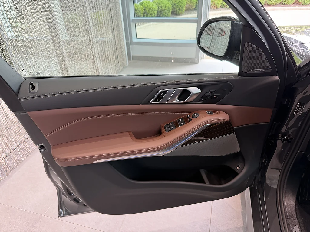 New 2026 Dravit Grey Metallic BMW xDrive50e image 11