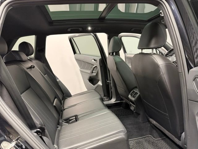 Certified Used 2022 Deep Black Pearl Effect Volkswagen 2.0T SE R-Line Black image 27