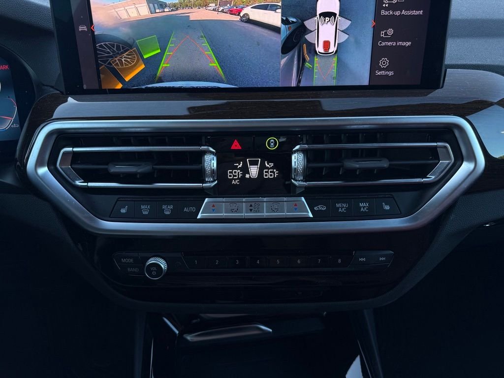 Used 2024 White BMW xDrive30i image 19