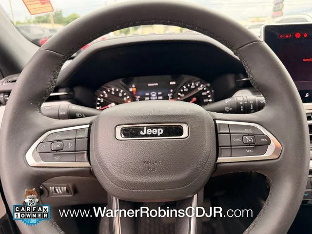 Used 2024 White Jeep Latitude image 25