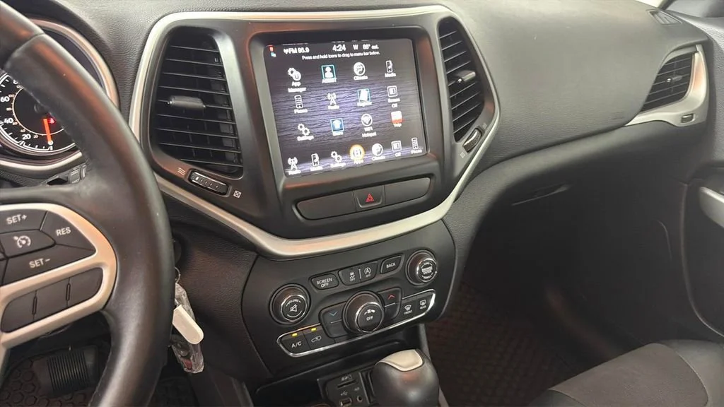 Used 2017 Silver Jeep Trailhawk 4x4 image 22