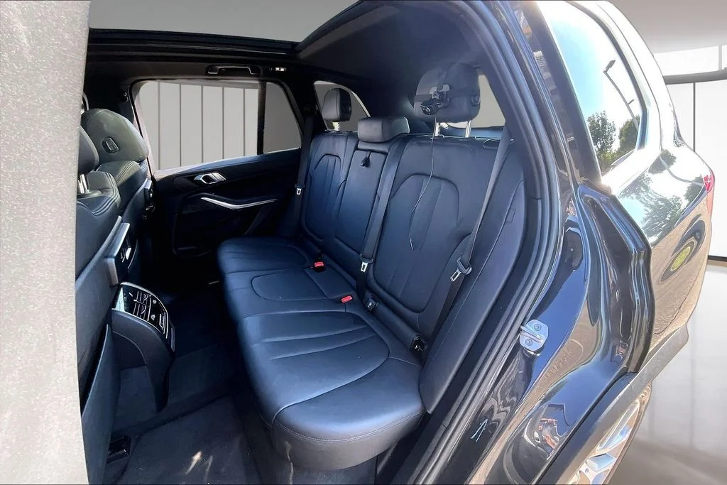 Used 2022 Gray BMW sDrive40i image 28