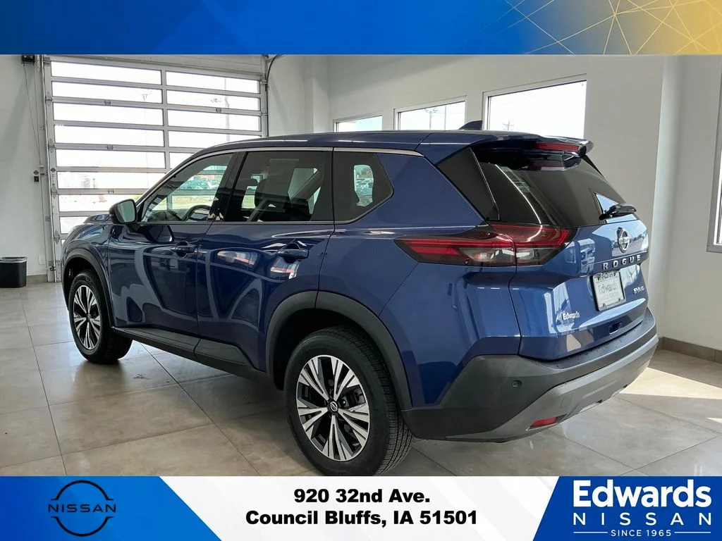 Used 2021 Blue Nissan SV image 5