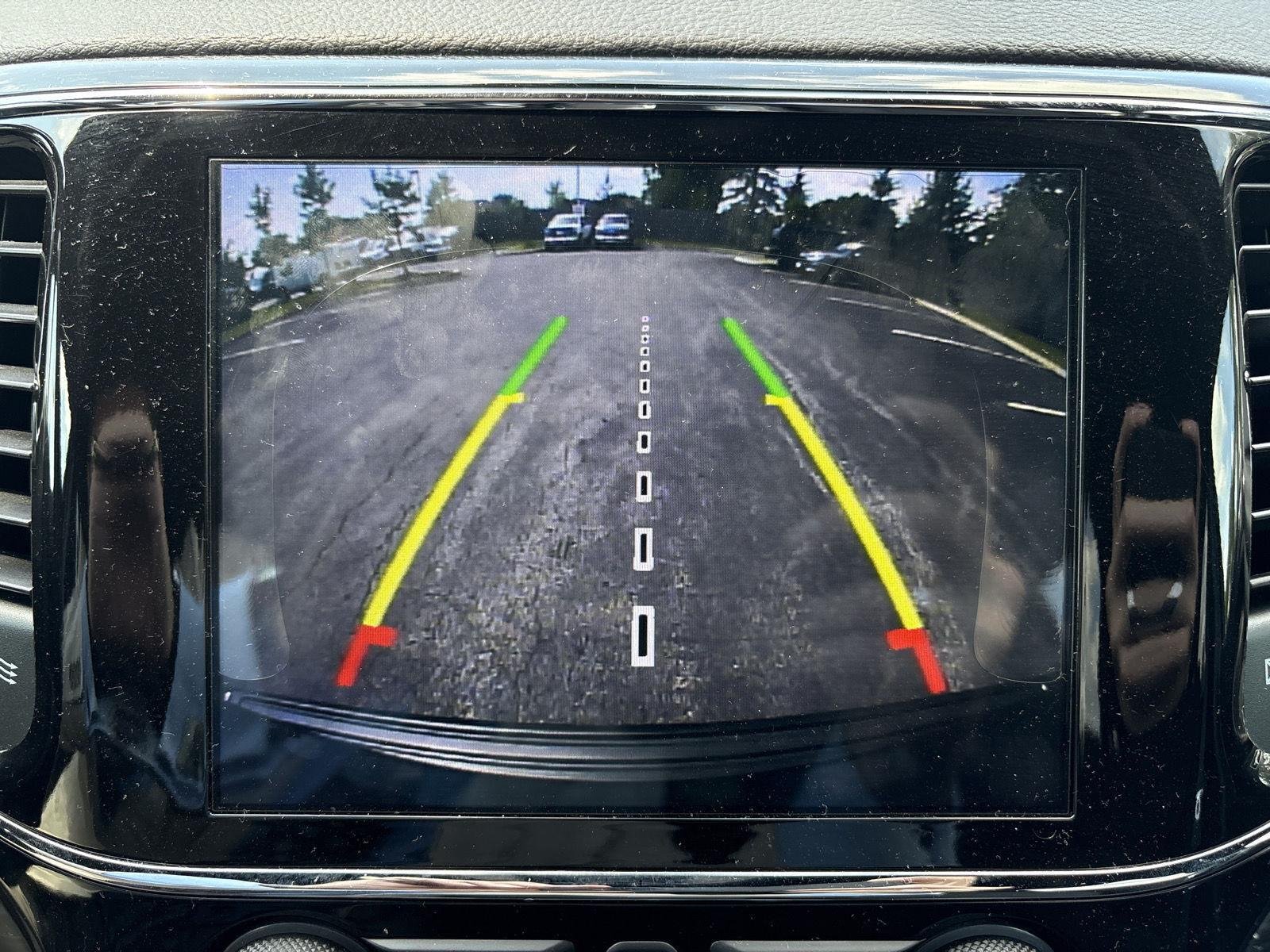 Used 2020 Diamond Black Crystal Pearl Jeep Laredo image 12
