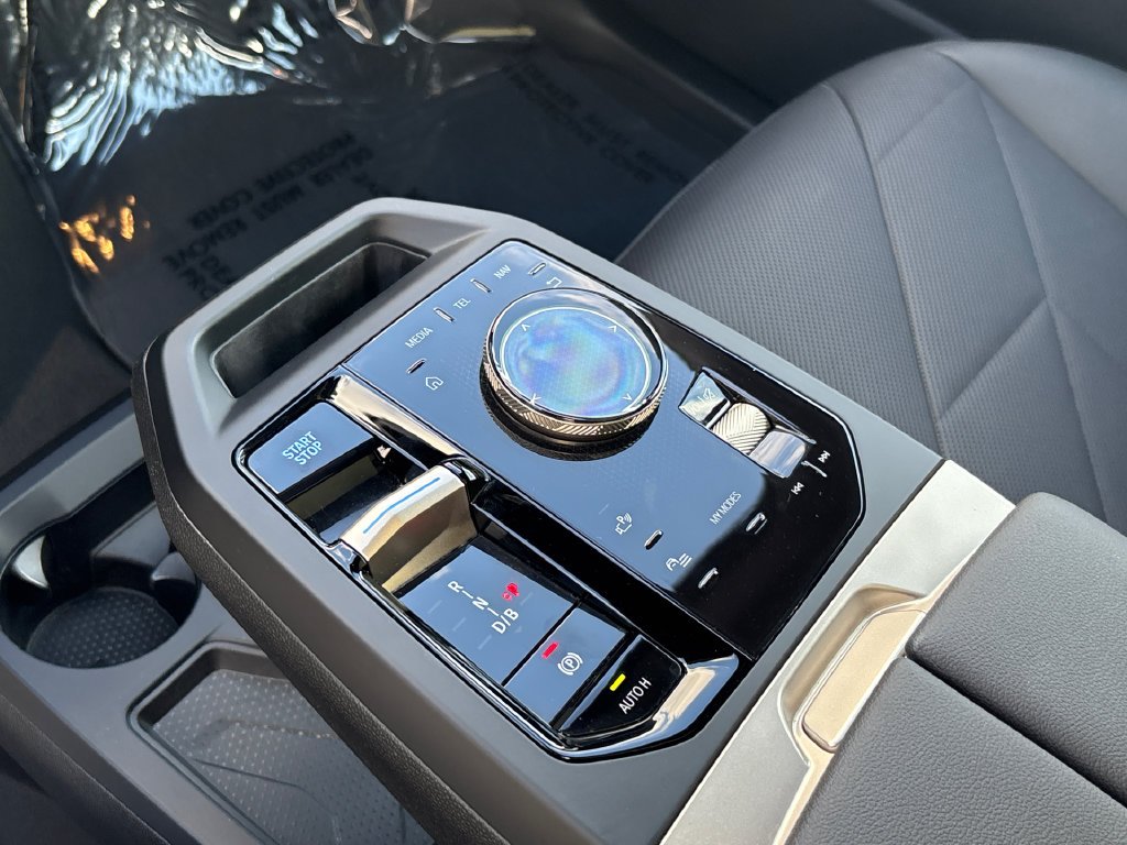 Used 2024 Gray BMW xDrive50 image 25