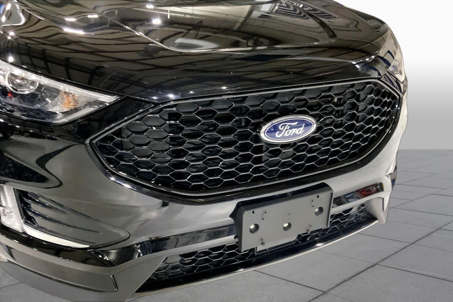 Used 2022 Agate Black Metallic Ford ST-Line image 30