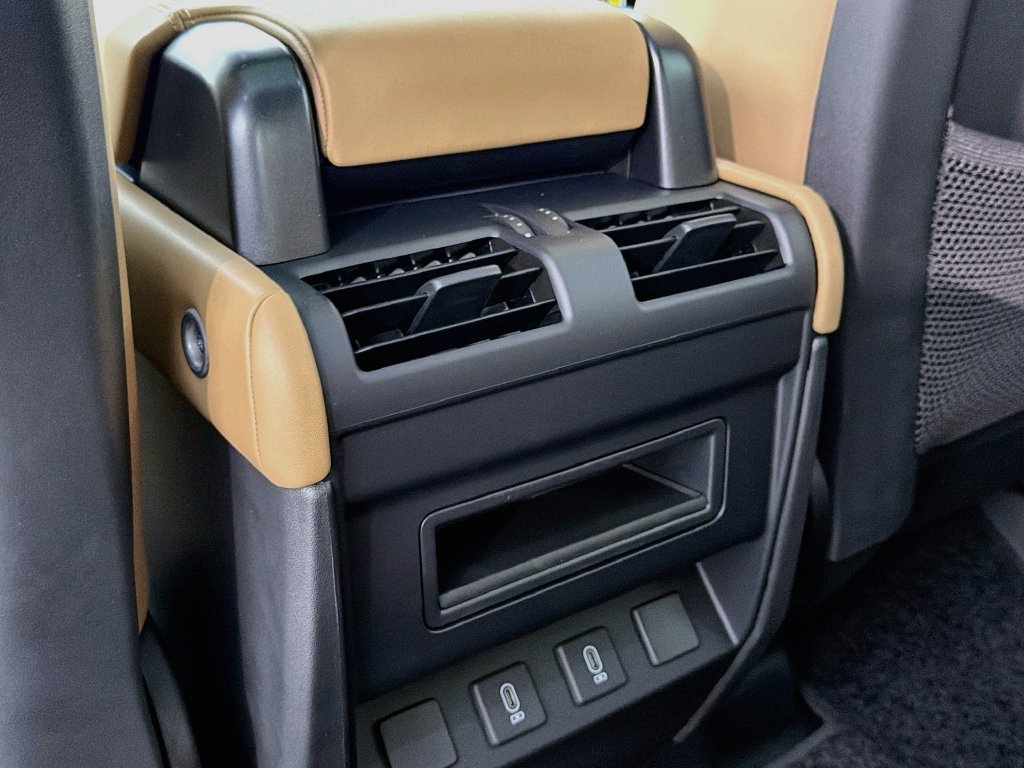 New 2026 Woolstone Green Land Rover X-Dynamic SE image 27