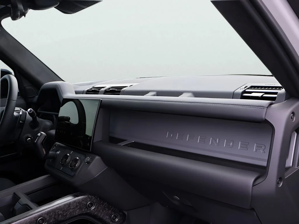 2026 Land Rover Defender OCTA - Photo 13