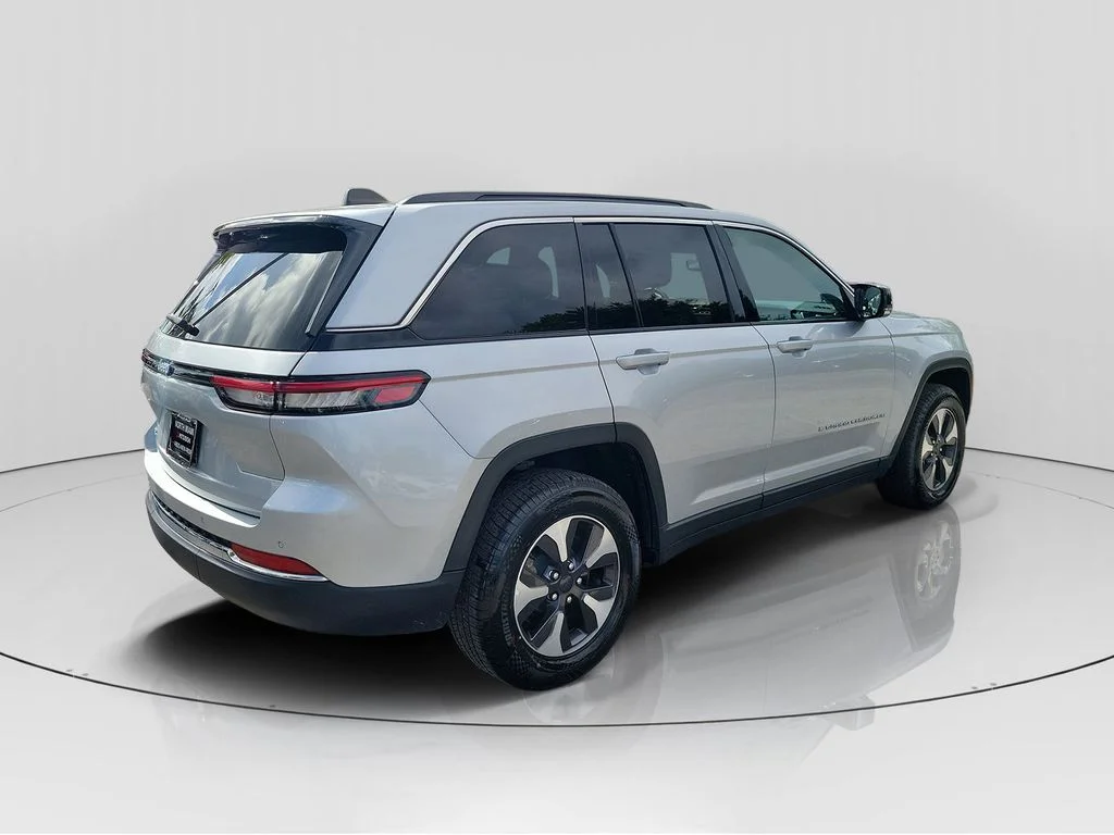 Used 2024 Silver Jeep 4xe image 7
