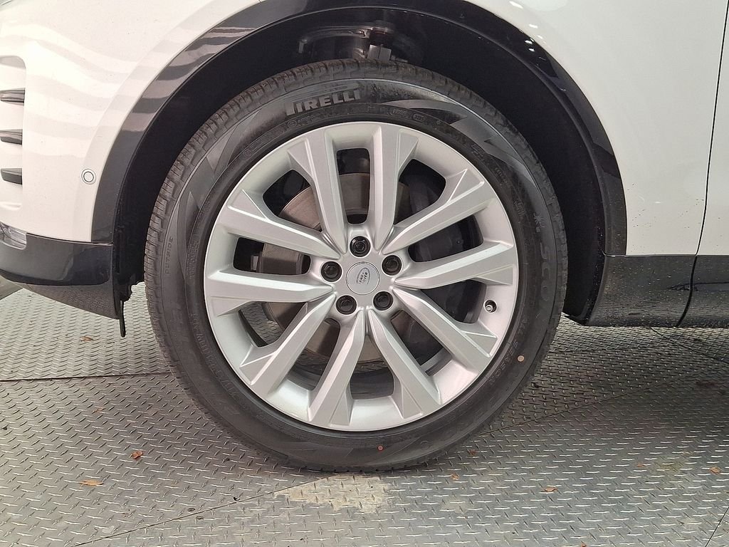 New 2026 Fuji White Land Rover Gemini Edition image 5
