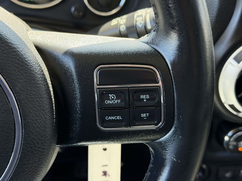 Used 2014 Gray Jeep Unlimited Sahara image 8