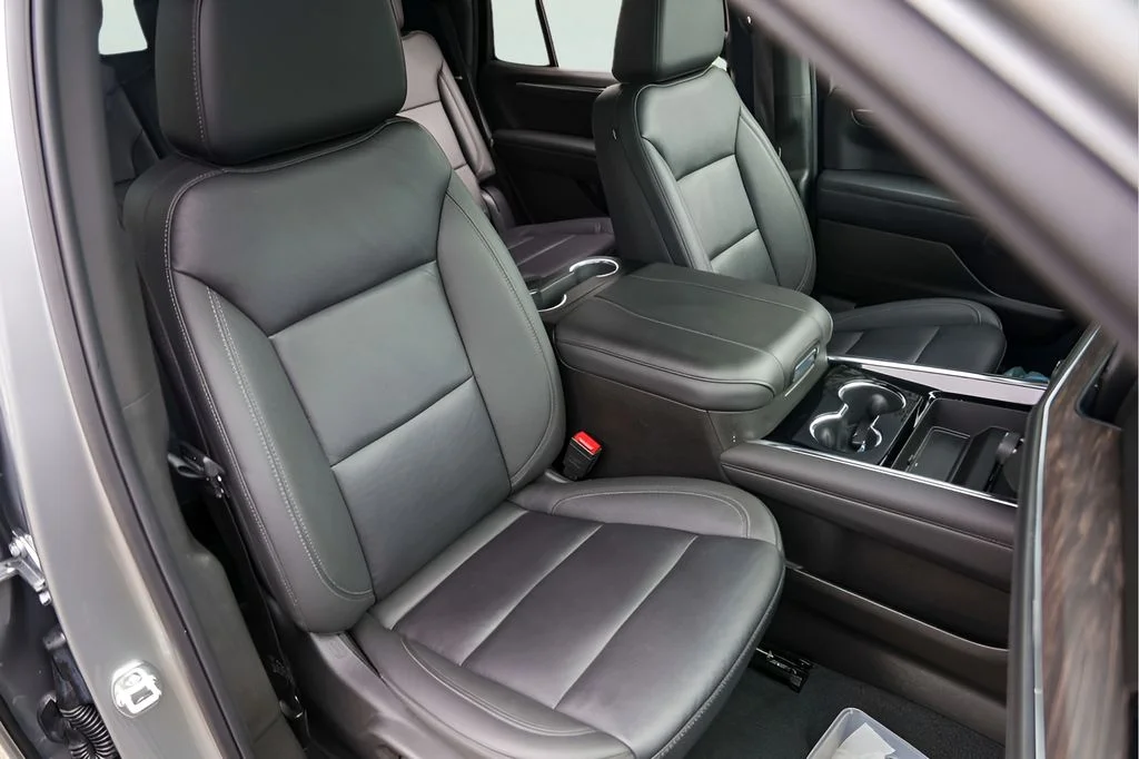 Used 2025 Gray Chevrolet LT image 32