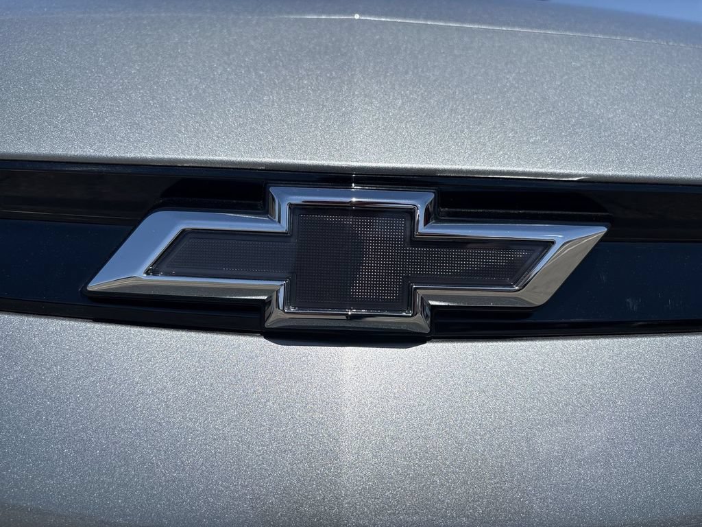 New 2027 Sterling Grey Metallic Chevrolet LT image 31