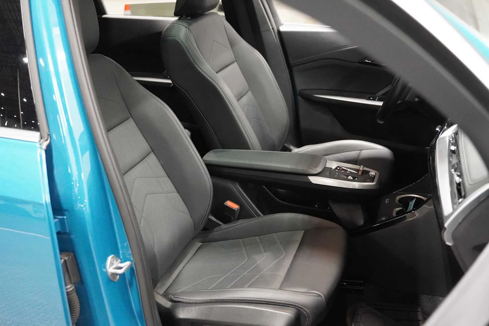 Used 2024 Blue Bay Lagoon Metallic BMW xDrive28i image 11