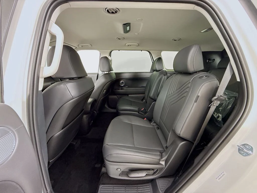 New 2026 Creamy White Pearl Hyundai SEL 7P image 24