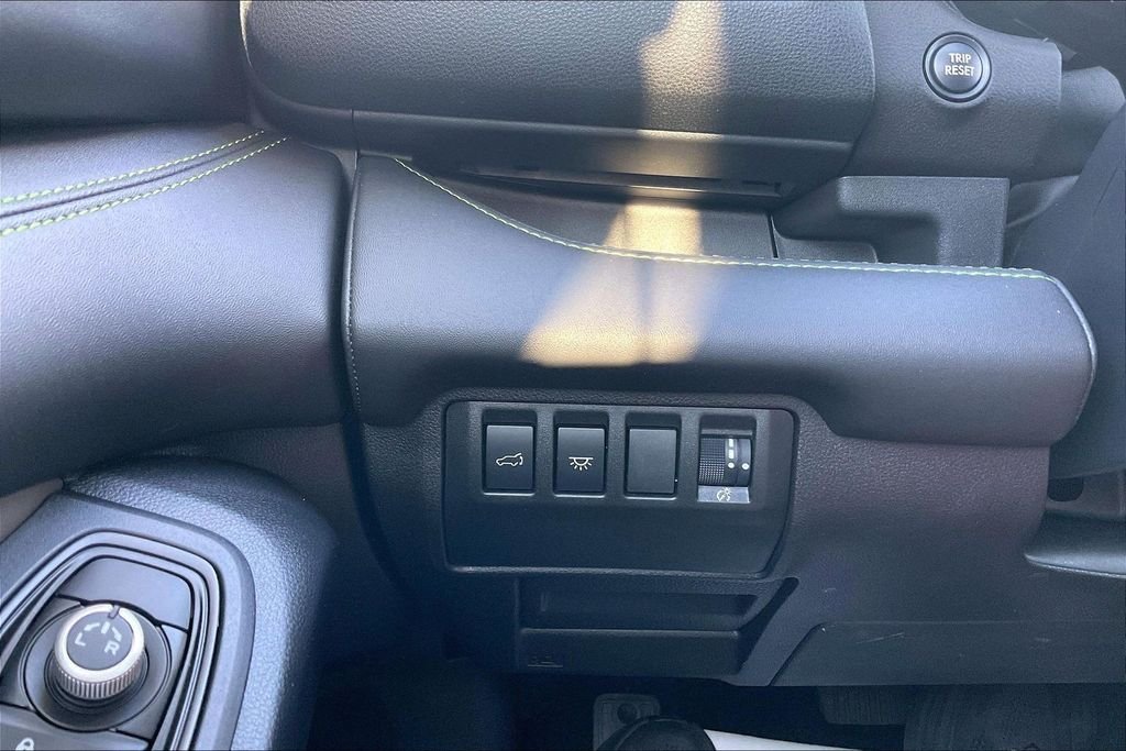 Used 2025 White Subaru Onyx Edition image 35