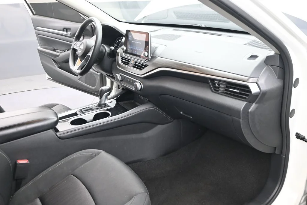 Used 2023 White Nissan 2.5 SV image 29