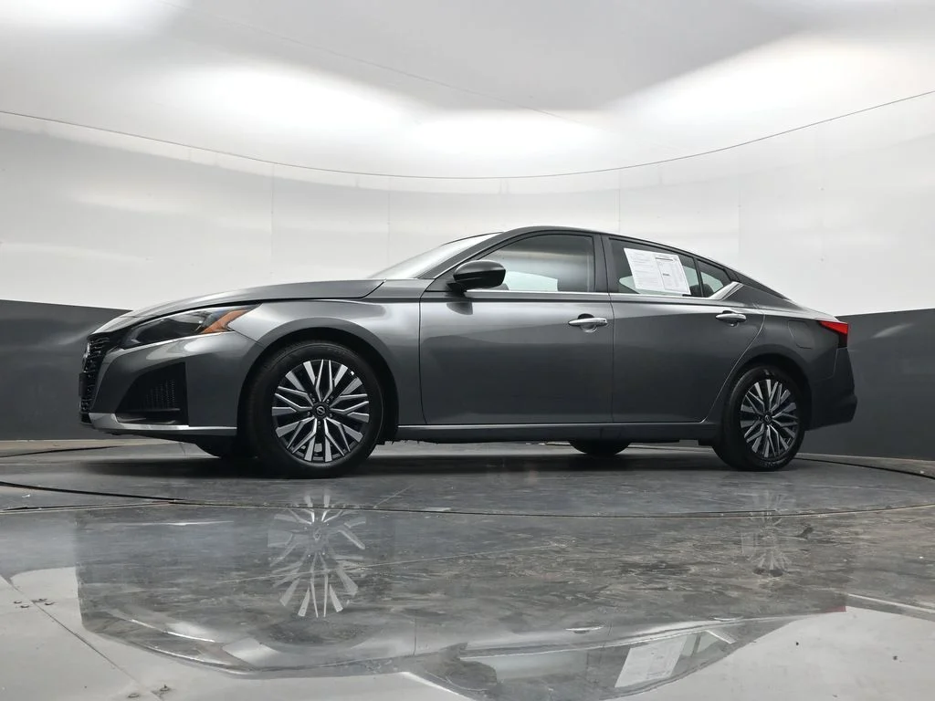 Used 2025 Gray Nissan 2.5 SV image 39