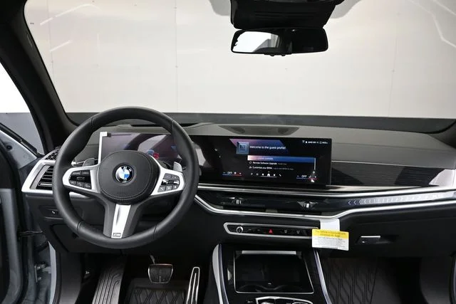 Used 2026 Gray BMW xDrive40i image 15