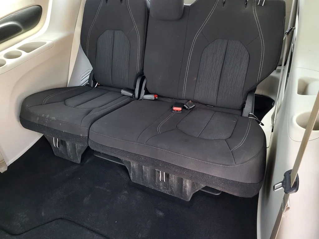 Used 2023 White Chrysler LX image 22