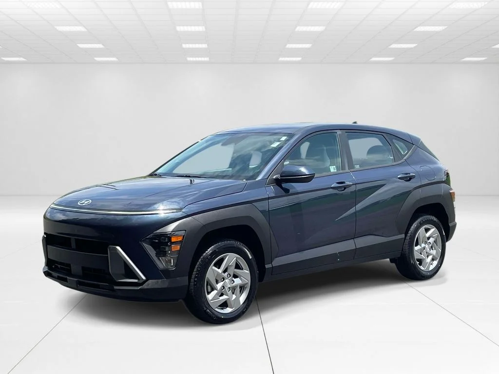 Used 2024 Blue Hyundai SE image 3
