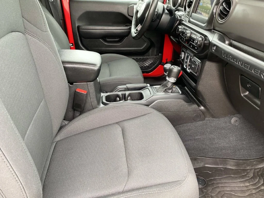 Used 2022 Red Jeep Sport S image 23