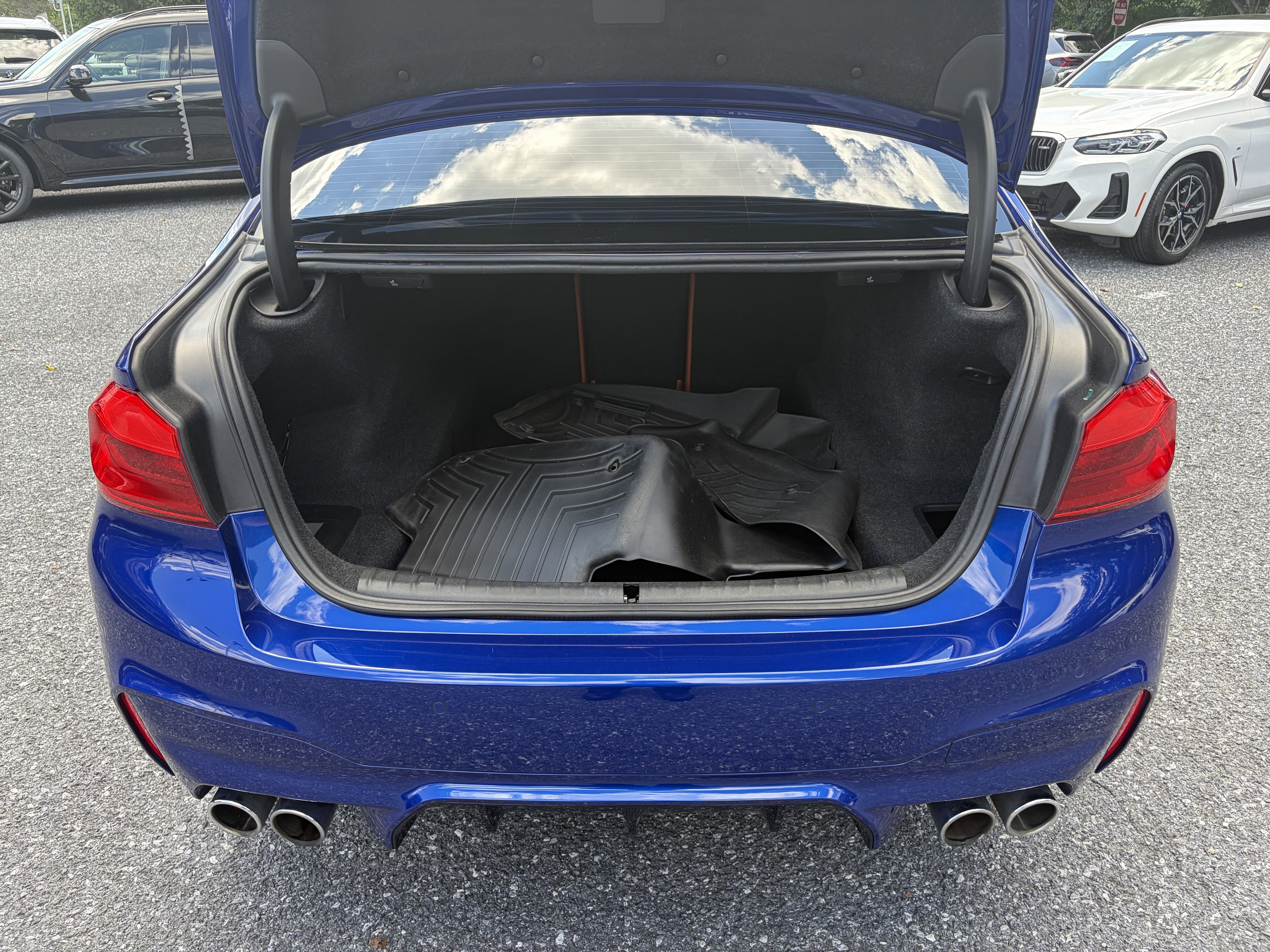 Used 2018 MARINA BAY BLUE M BMW Base image 8