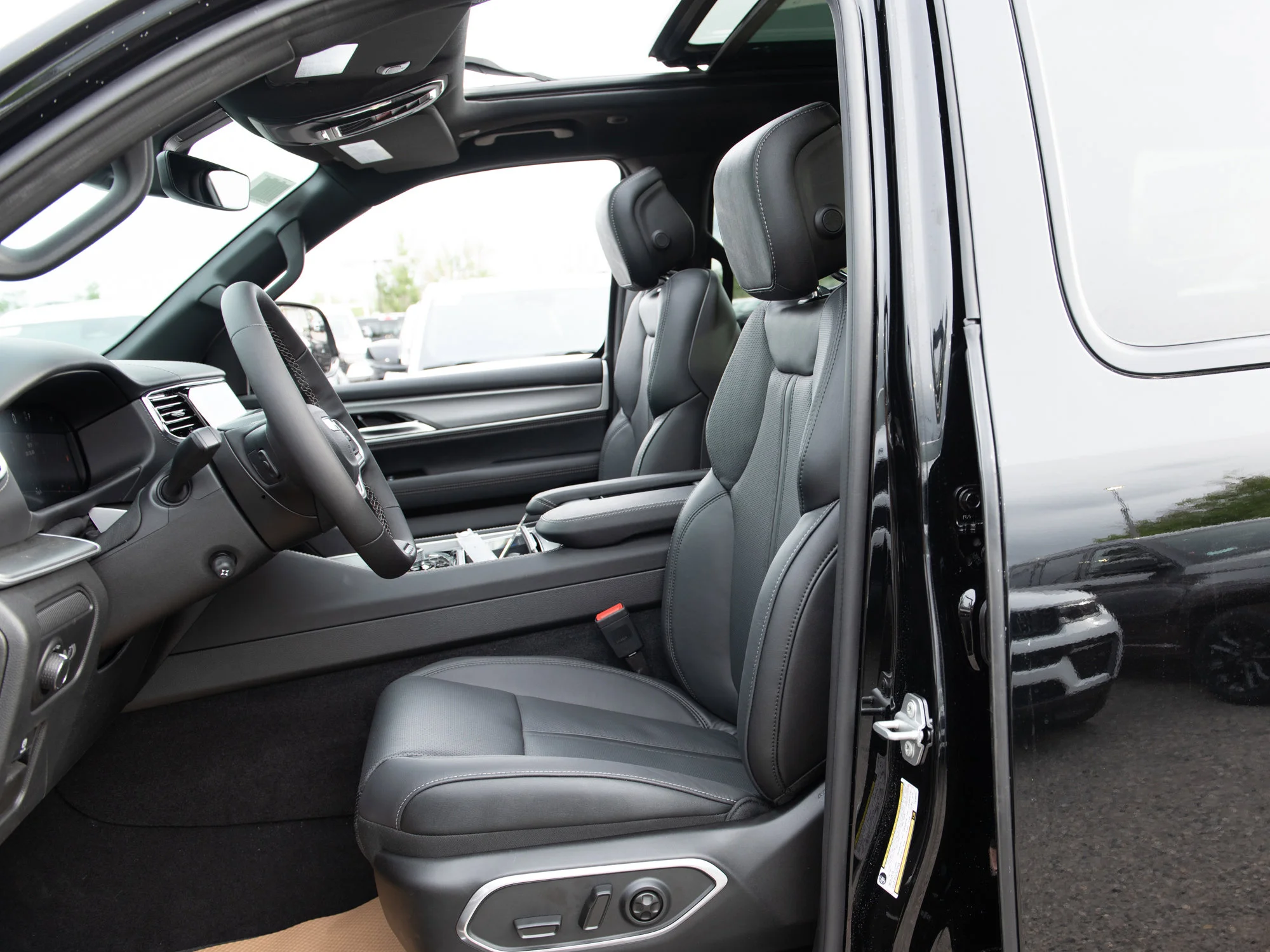 New 2026 Black Jeep Limited Reserve* image 23