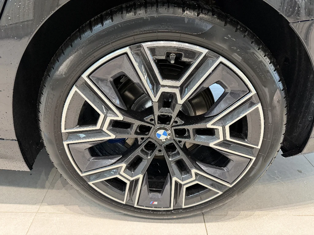 New 2026 Black Sapphire Metallic BMW 530i xDrive image 7