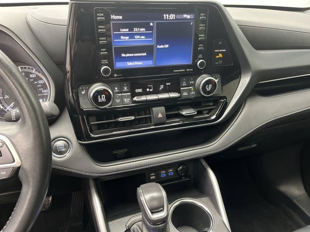 Used 2022 Wind Chill Pearl Toyota XSE image 18