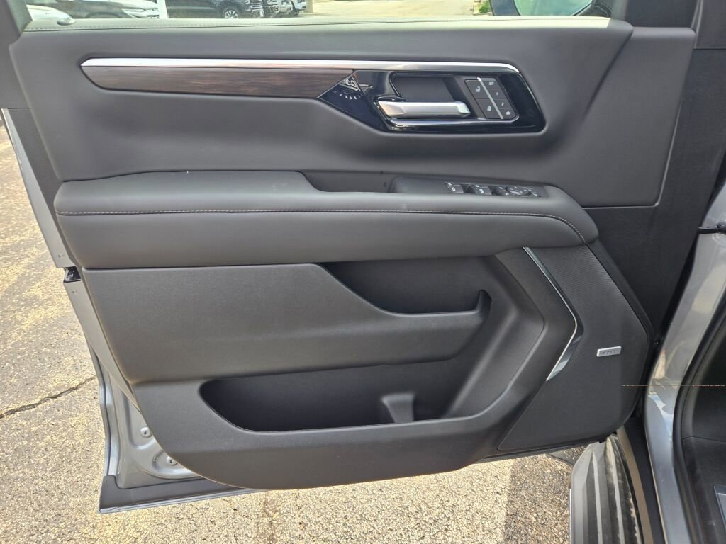 New 2026 Sterling Gray Metallic Chevrolet LT image 22