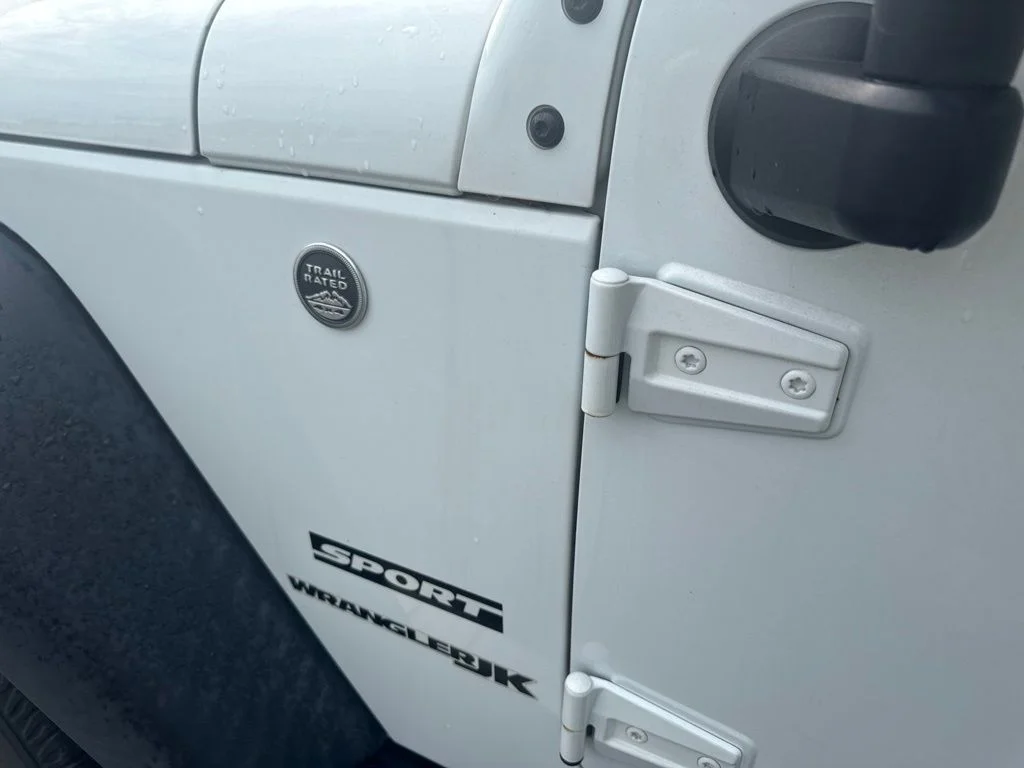 Used 2018 White Jeep Sport image 11