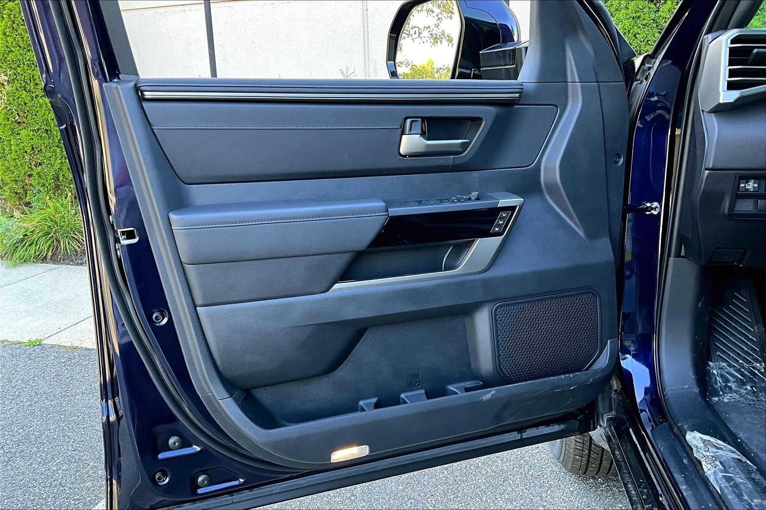 2025 Toyota Tundra Limited - Photo 10