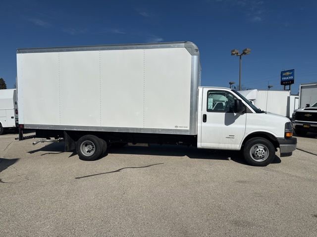 New 2025 Summit White Chevrolet 2WT image 4