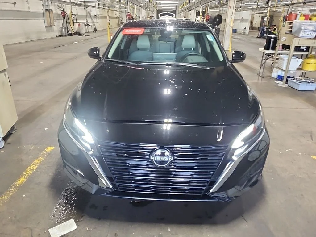 Used 2025 Black Nissan 2.5 SL image 2