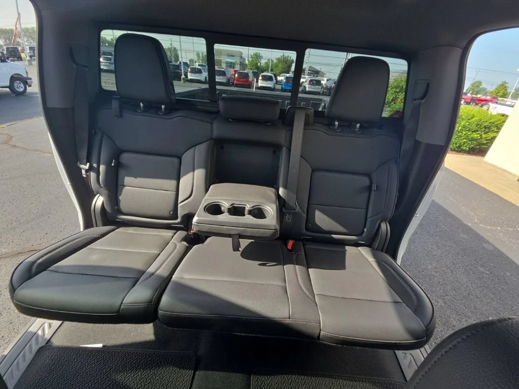 Used 2024 White Frost Tricoat GMC Denali image 14