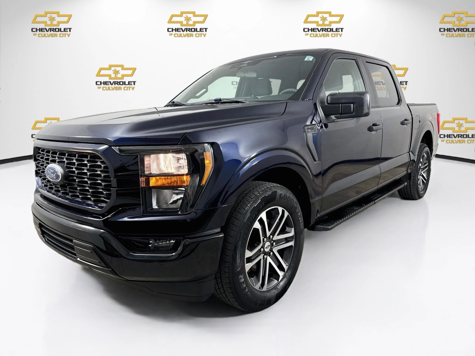 Used 2023 Blue Ford XL image 3