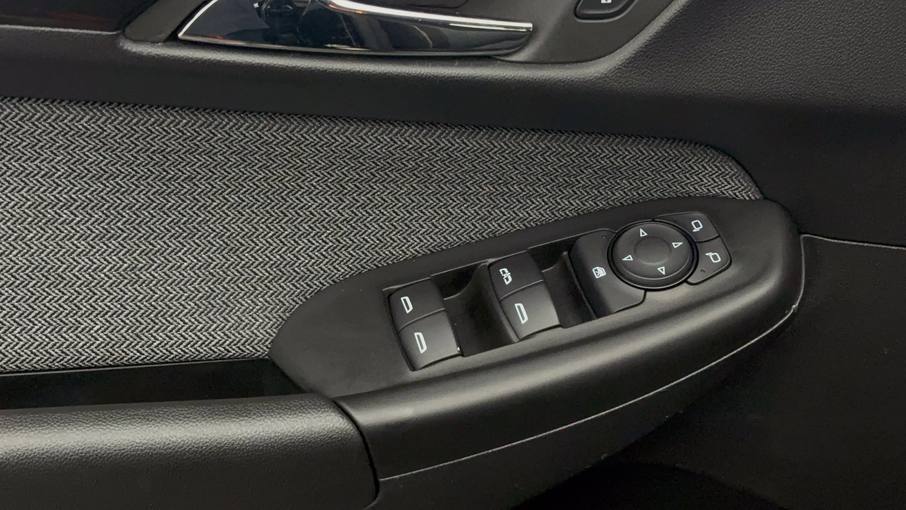 Used 2025 Mosaic Black Metallic Chevrolet LT image 14