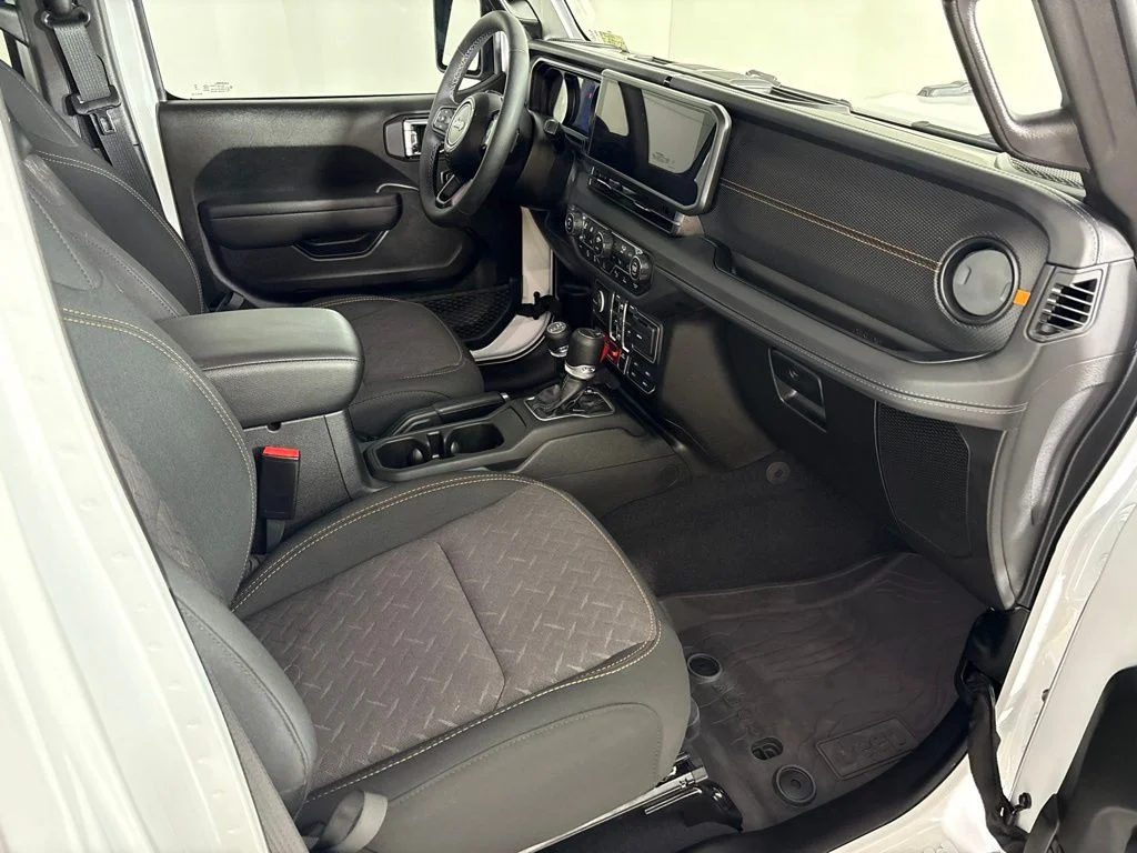 Used 2025 White Jeep Mojave image 20
