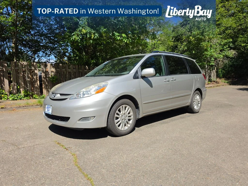 2010 Toyota Sienna XLE's photo