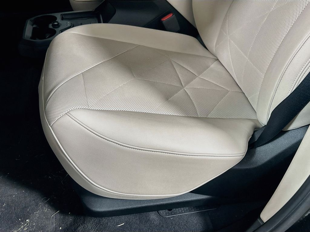 Used 2024 Storm Bay Metallic BMW xDrive50 image 20
