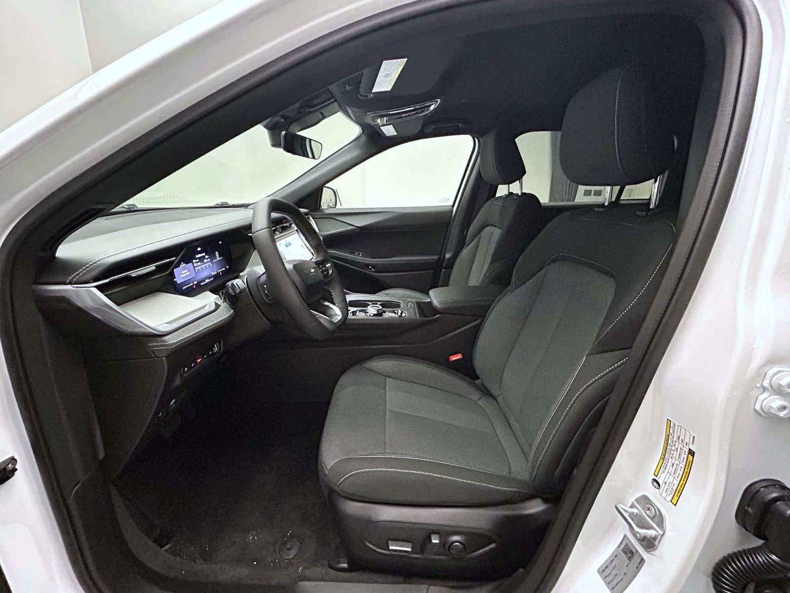 New 2026 Bright White Clear-Coat Exterior Paint Jeep Laredo image 10