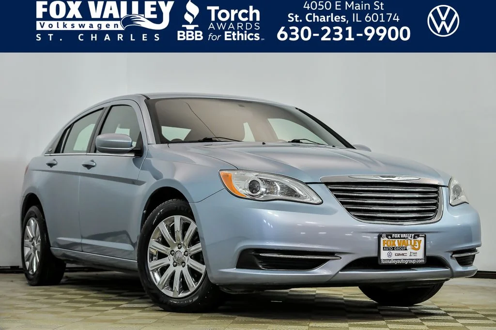 2013 Chrysler 200 Touring's photo
