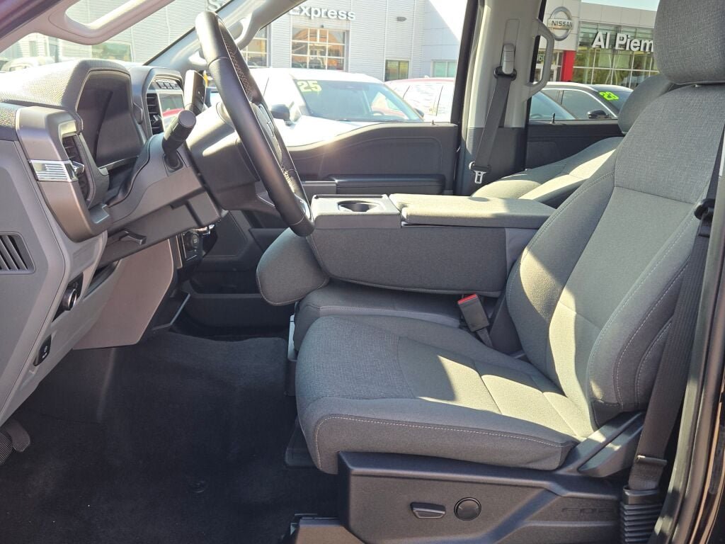 Used 2024 Black Ford XLT image 21