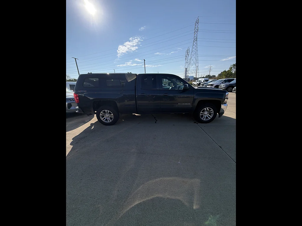 Used 2017 BLUE Chevrolet LT image 2