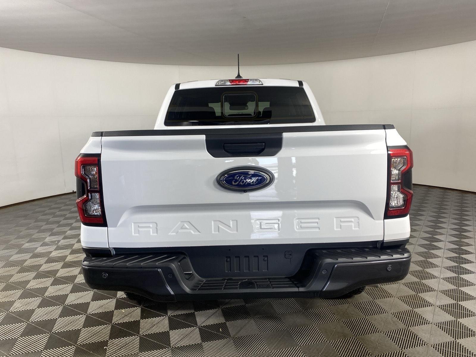 Used 2025 Oxford White Ford XLT image 9